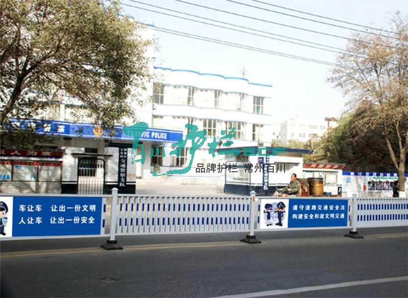 img of 甘肅酒泉廣告板護欄工程