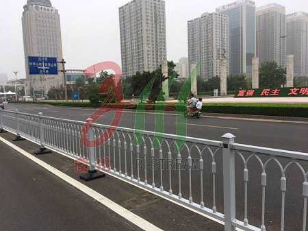 道路護(hù)欄的特點(diǎn)及維護(hù)方法 市政護(hù)欄.jpg