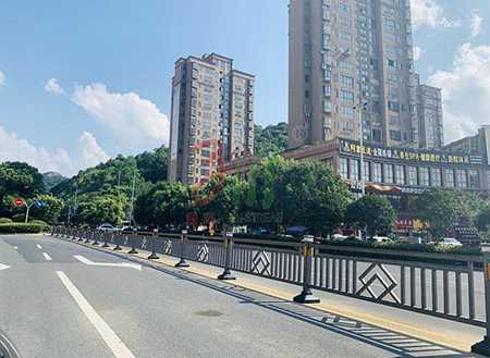 道路護欄為什么選擇鋅鋼護欄