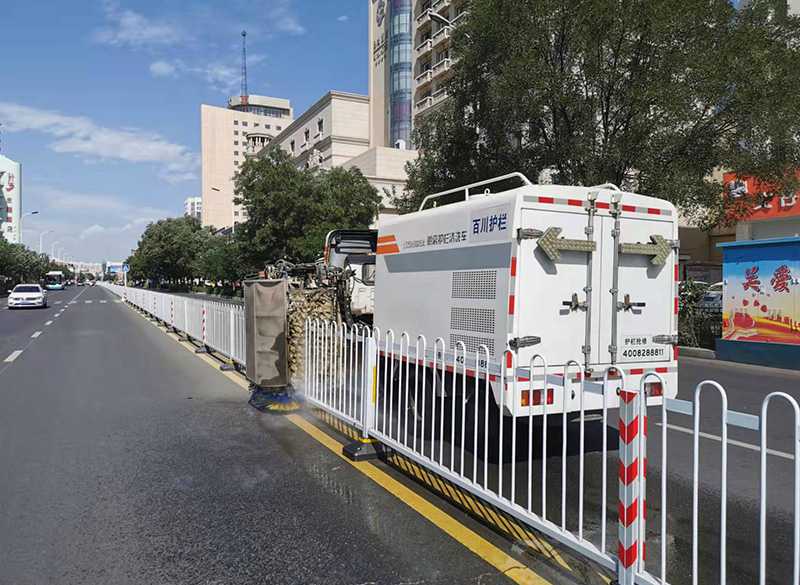 包頭.京式護(hù)欄.護(hù)欄維護(hù).護(hù)欄清洗車 (2).jpg